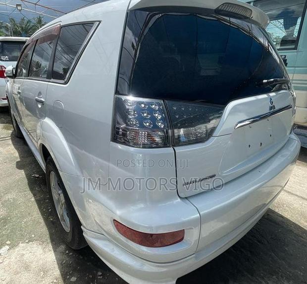 Mitsubishi Outlander 2011 Pearl