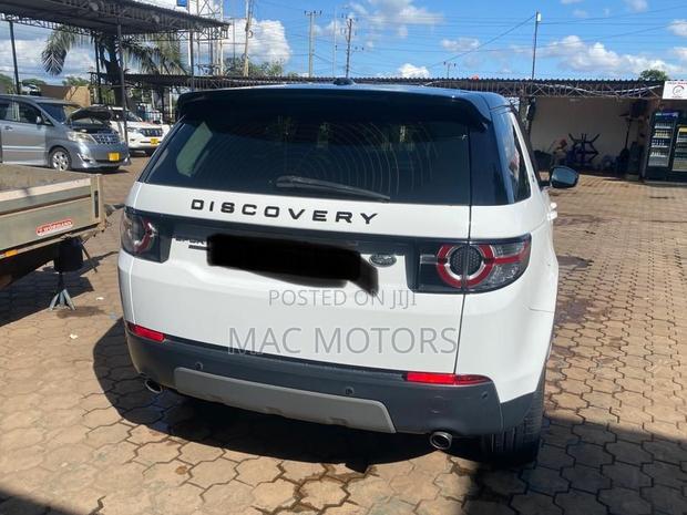 Land Rover Discovery 2016 White