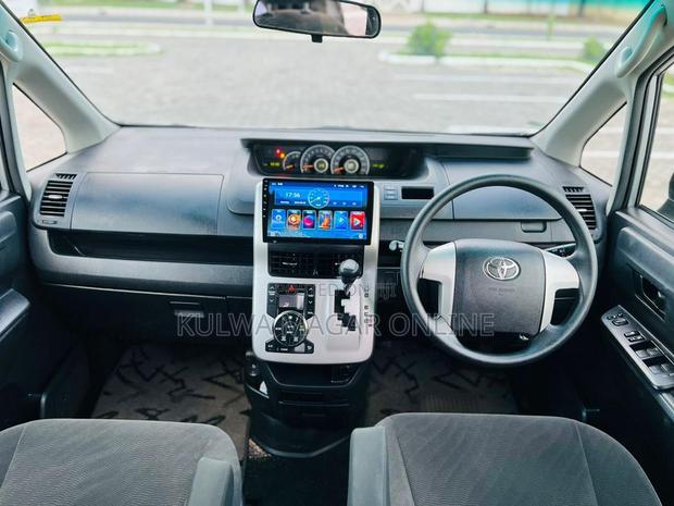Toyota Noah 2010 Black