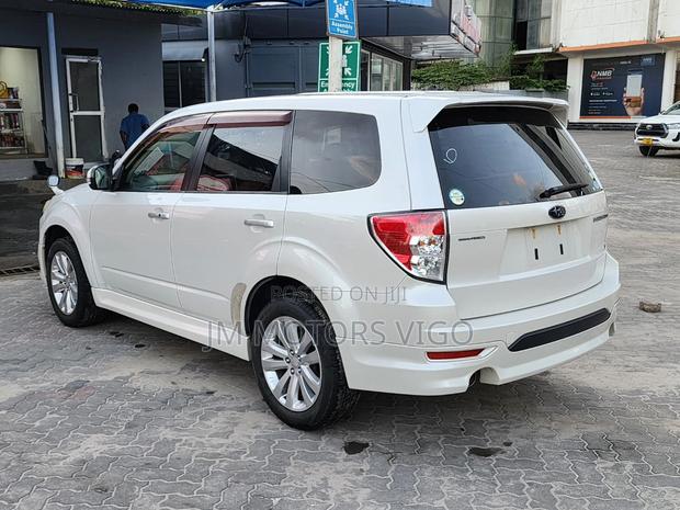 Subaru Forester 2011 Pearl