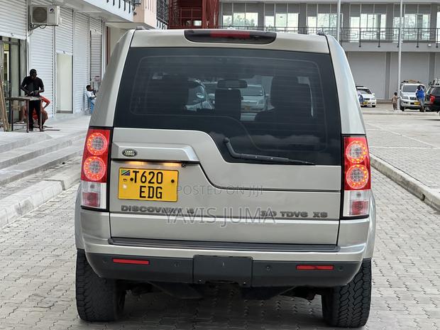 Land Rover Discovery 2010 Gold
