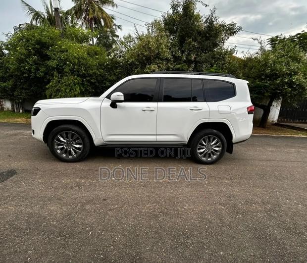 Toyota Land Cruiser 2022 White