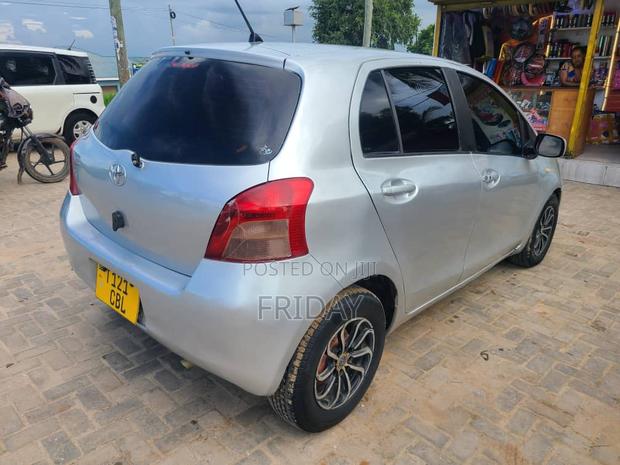 Toyota Vitz 1.3 FWD 5dr 2005 Silver