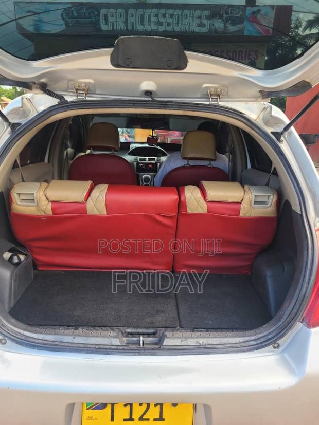 Toyota Vitz 1.3 FWD 5dr 2005 Silver