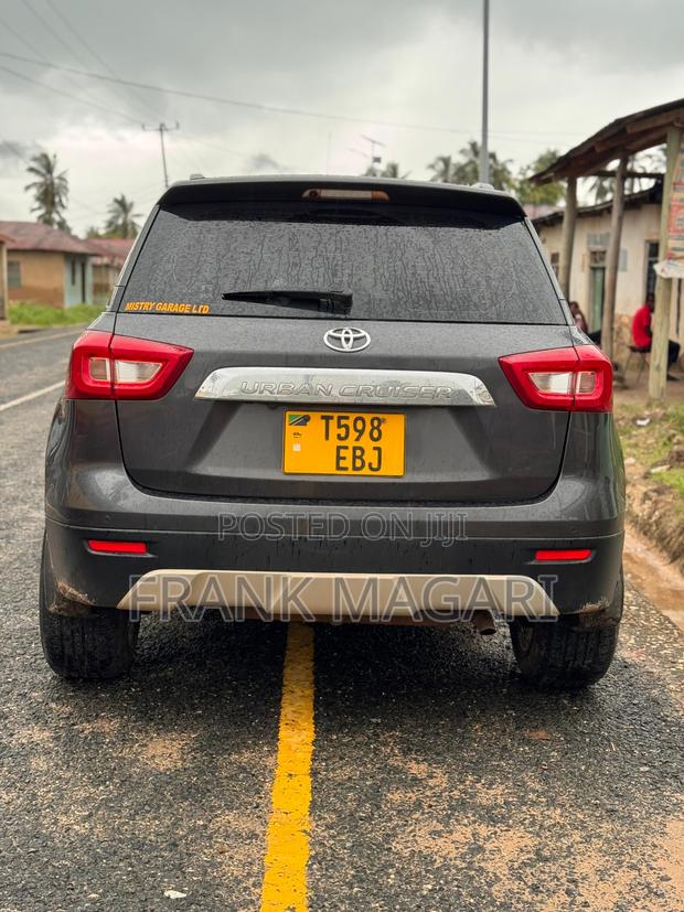 Toyota Urban Cruiser 2022 Gray