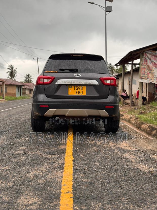 Toyota Urban Cruiser 2022 Gray