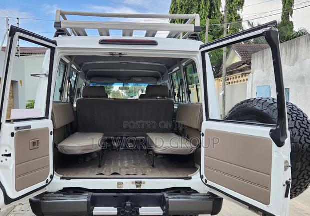 Toyota Land Cruiser 2016 White