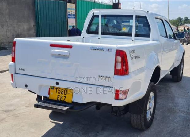 Tata Xenon 2017 White