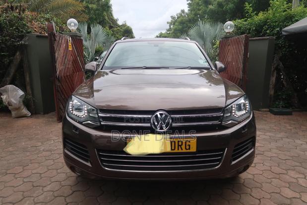 Volkswagen Touareg 2012 Gold