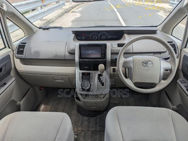 Toyota Noah 2008 White