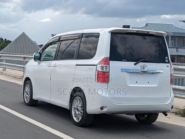 Toyota Noah 2008 White