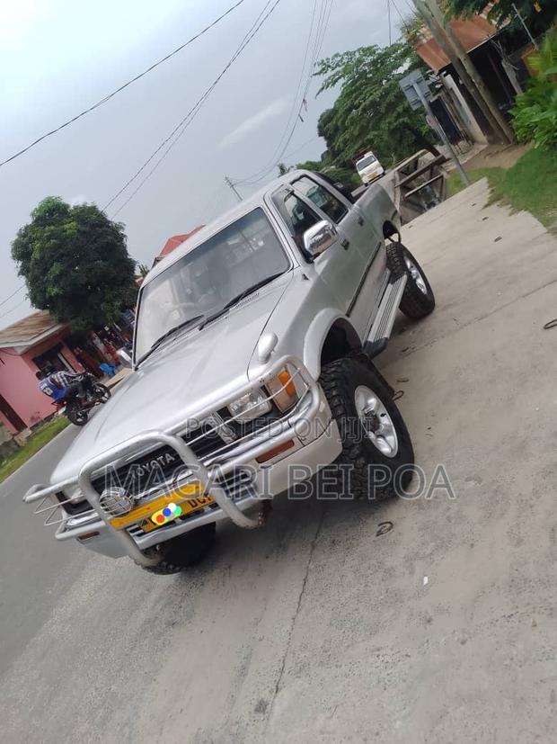 Toyota Hilux 1999 Silver