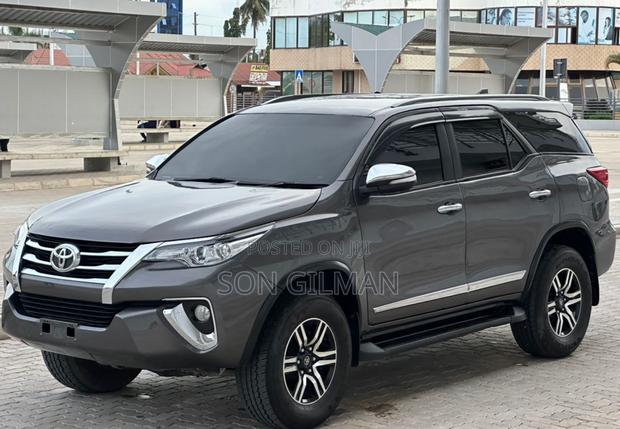 Toyota Fortuner 2018 Gray