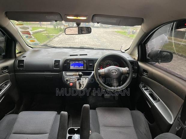 Toyota Wish 2004 Gray
