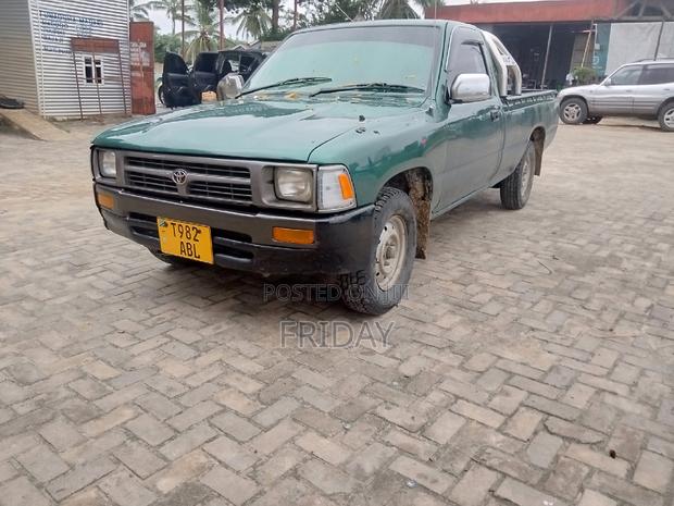 Toyota Hilux 1998 Green