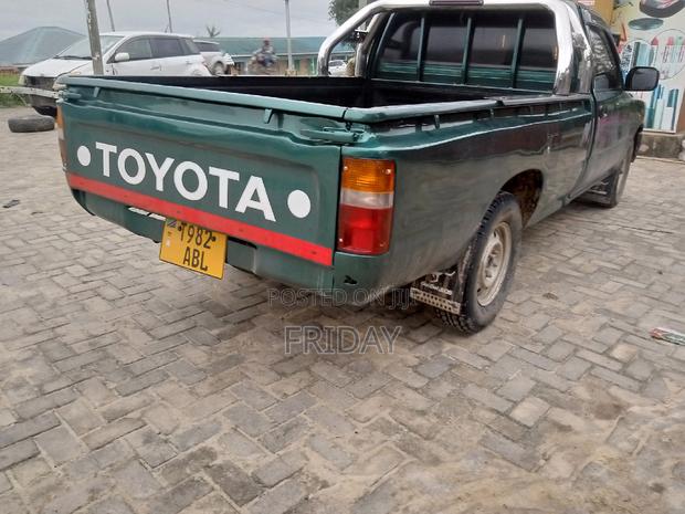 Toyota Hilux 1998 Green