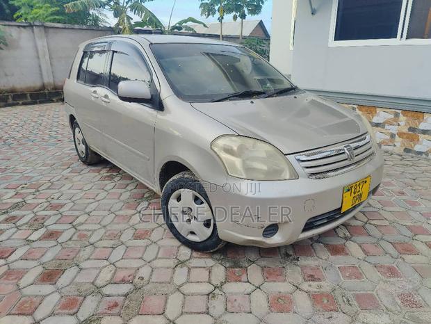Toyota Raum 2005 Beige