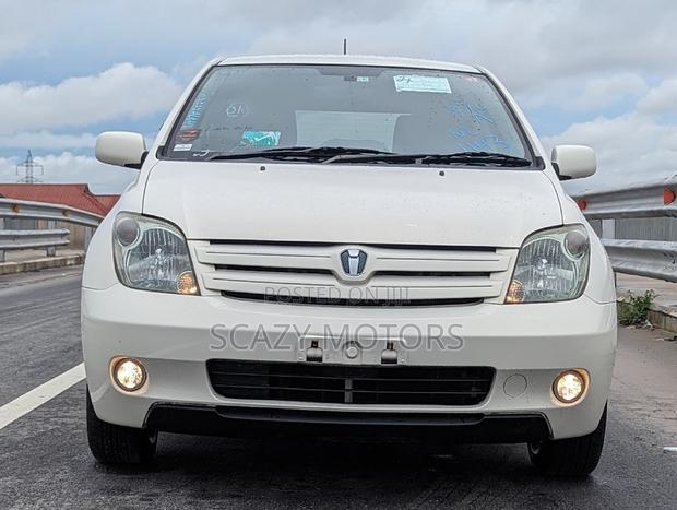 Toyota IST 2004 White