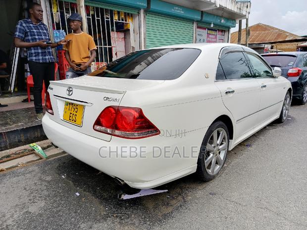 Toyota Crown 2007 White