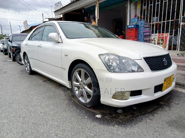 Toyota Crown 2007 White