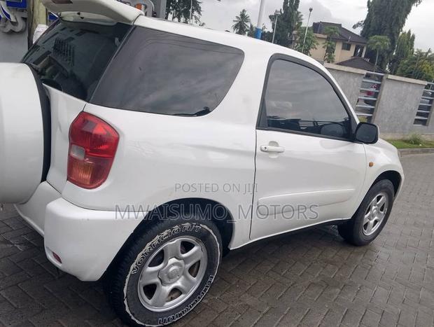 Toyota RAV4 2002 White