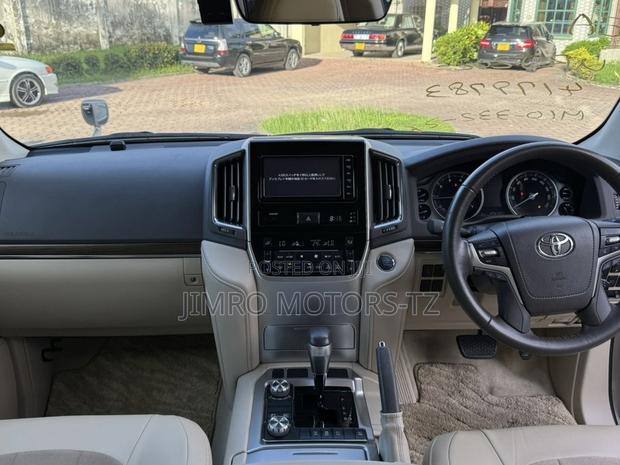 Toyota Land Cruiser 2018 Gold