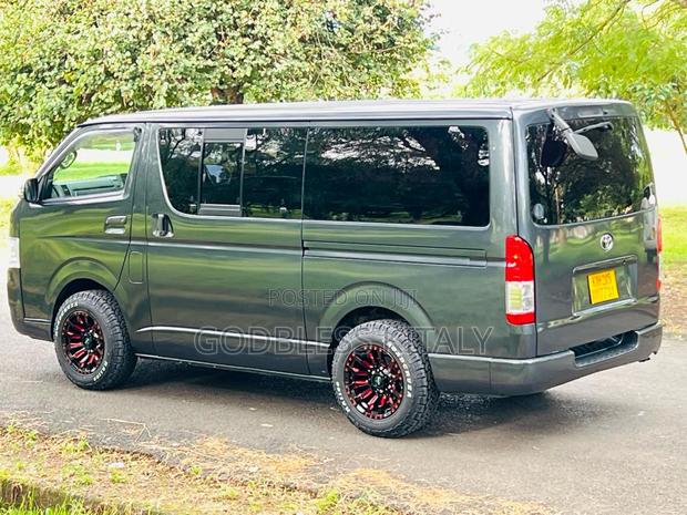Toyota HiAce 2006 Black