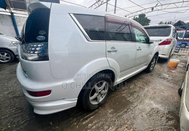 Mitsubishi Outlander 2011 White