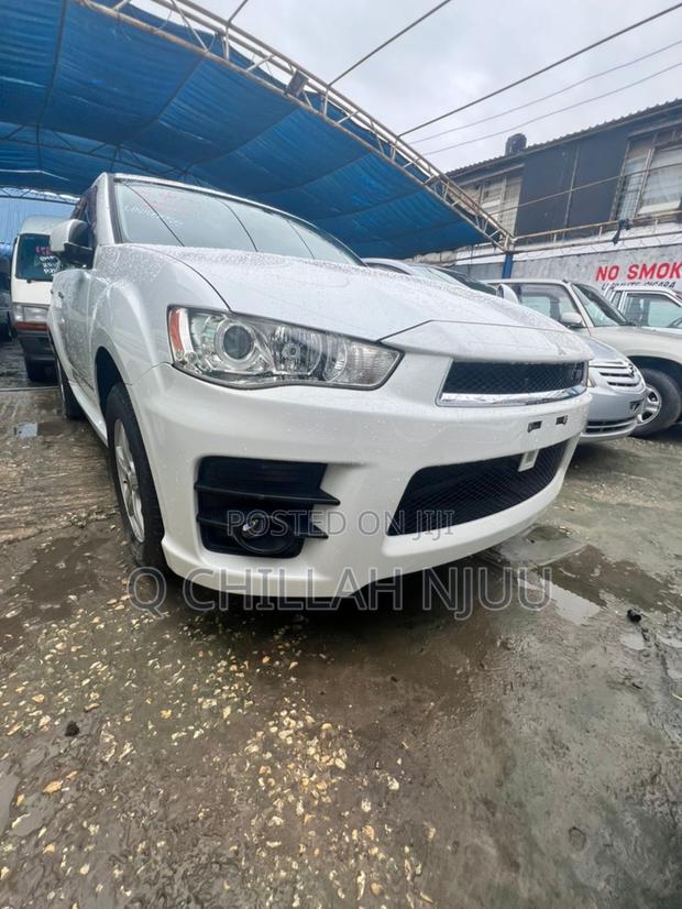 Mitsubishi Outlander 2011 White