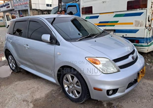 Toyota IST 2006 Silver