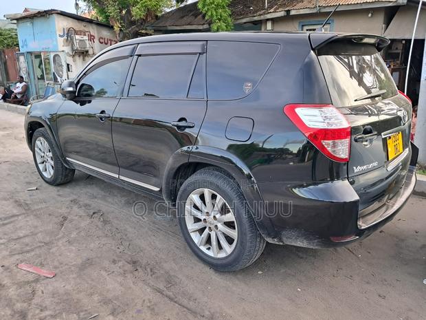 Toyota Vanguard 2010 Black