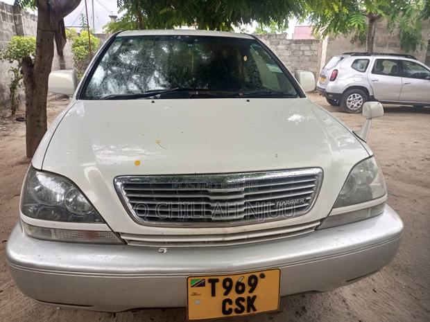 Toyota Harrier 2001 White
