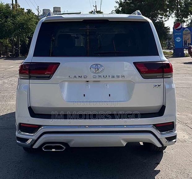 Toyota Land Cruiser 3.3 Diesel 4WD 2021 Pearl