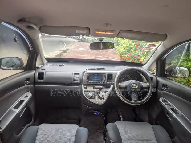 Toyota Wish 2004 Gray