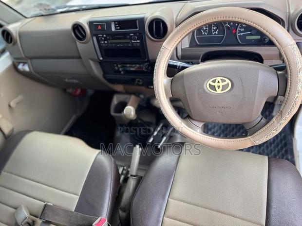 Toyota Land Cruiser 2009 White
