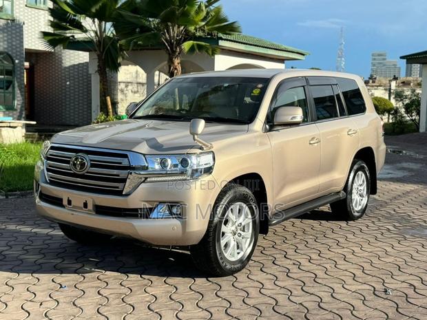Toyota Land Cruiser 4.6 V8 ZX 2018 Gold