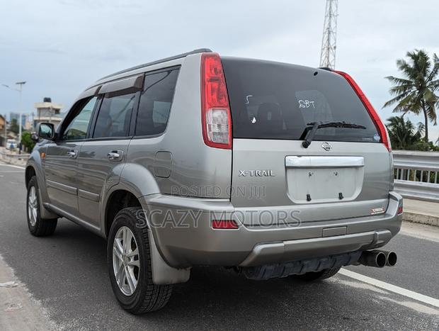 Nissan X-Trail 2000 Gray
