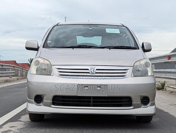 Toyota Raum 2004 Silver