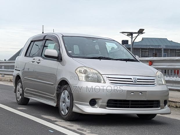 Toyota Raum 2004 Silver
