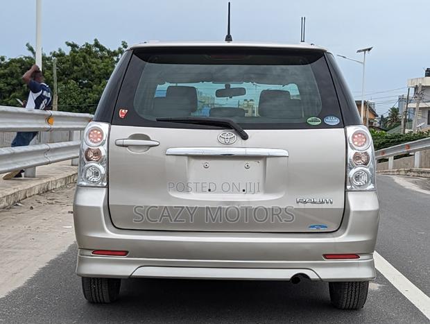 Toyota Raum 2004 Silver