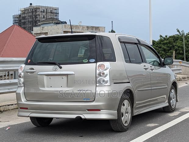 Toyota Raum 2004 Silver