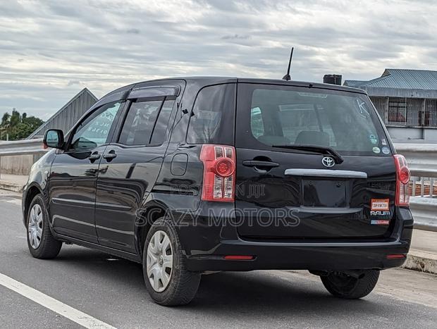 Toyota Raum 2009 Black