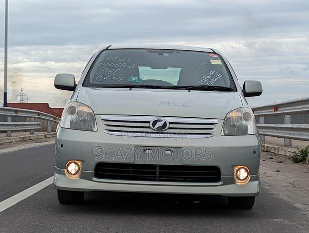Toyota Raum 2007 Green