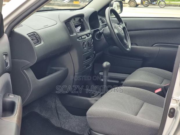 Toyota Succeed 2009 Silver