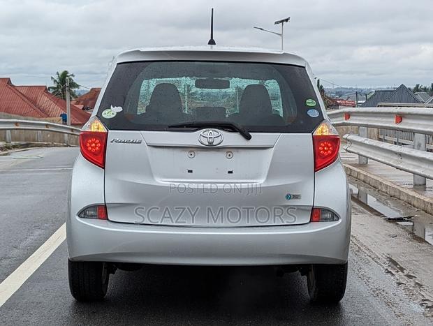 Toyota Ractis 2011 Silver