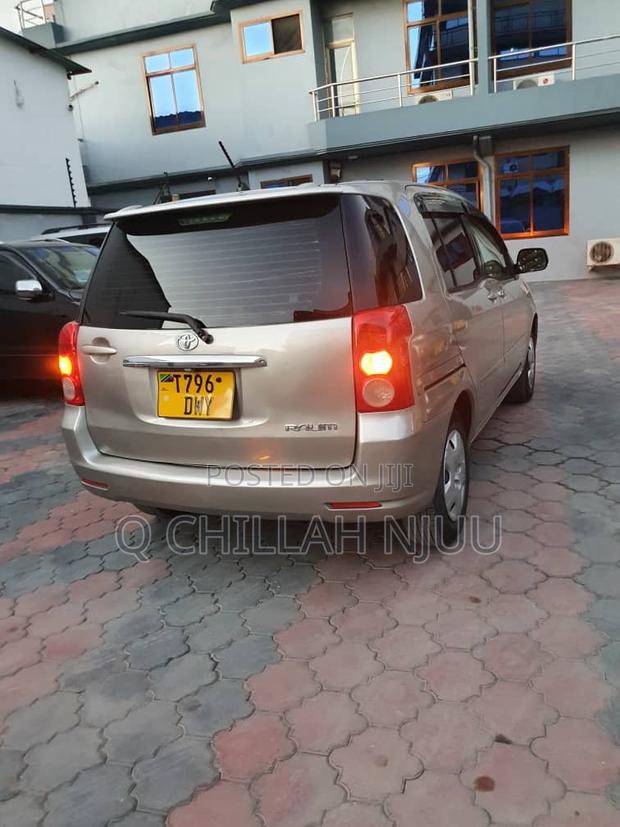 Toyota Raum 2004 Silver