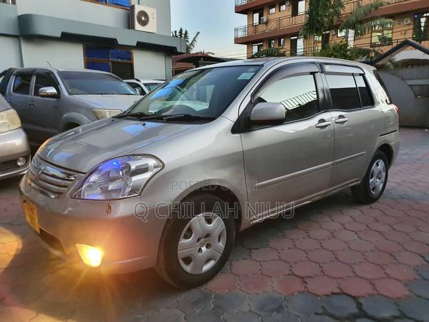 Toyota Raum 2004 Silver