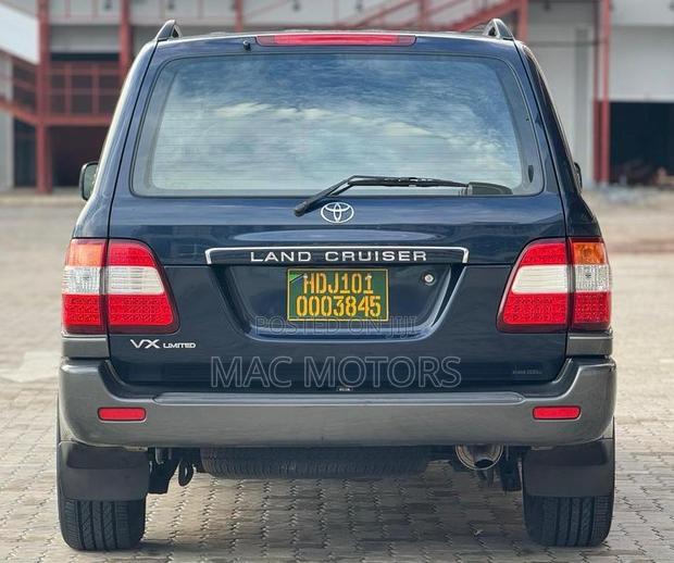 Toyota Land Cruiser 2000 Blue