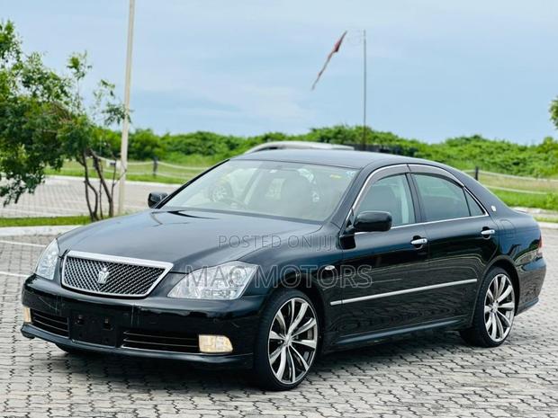 Toyota Crown 2004 Black
