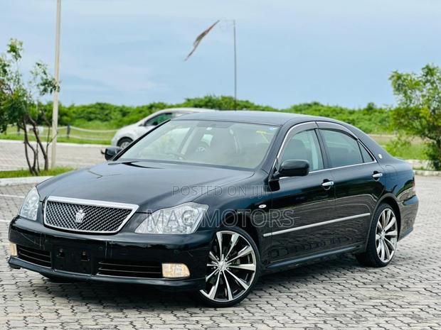 Toyota Crown 2004 Black